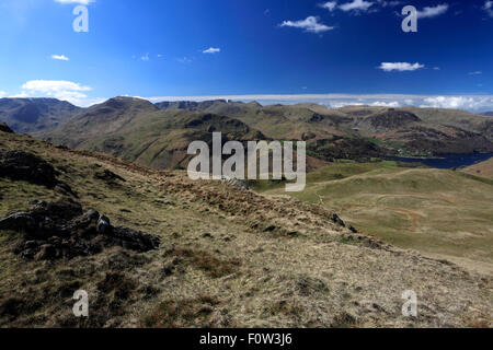 Die Lakelandpoeten-Bergkette und Patterdale Valley, Lake District Nationalpark, Grafschaft Cumbria, England, UK. Stockfoto