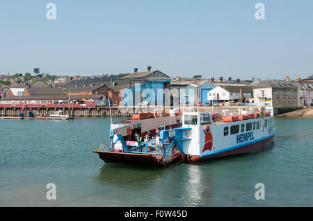 Kette-Fähre Cowes auf der Isle Of Wight, überquert den Medina River verbindet Ost und West Cowes Stockfoto