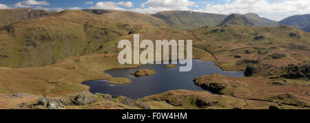 Blick über Winkel Tarn, Angletarn Hechte, Lake District National Park, Grafschaft Cumbria, England, UK. Stockfoto