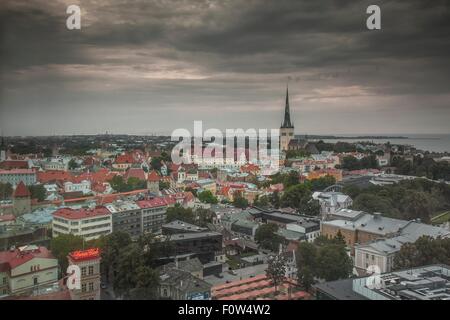 Hohen Winkel Stadtbild und Kirchturm, Tallinn, Estland Stockfoto