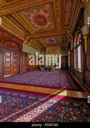 Mitglieder Zimmer an der Bibliothek des Kongresses in Washington DC. Das Beaux Arts Architektur Stil mit feinen Verzierungen, Wandbilder, Gemälde, Marmorboden hallen und Spalten. Die Bibliothek des Kongresses ist die Bibliothek, die offiziell den Kongreß der Vereinigten Staaten, aber die de-facto-ist nationalbibliothek der Vereinigten Staaten dient. Es ist die älteste eidgenössische kulturelle Institution in den Vereinigten Staaten. Stockfoto