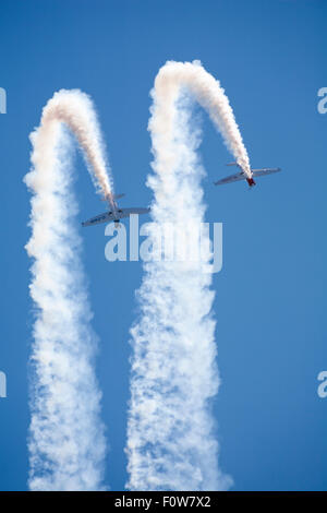 Bournemouth, UK. 21. August 2015. Der Twister Duo führen beim achte jährliche Bournemouth Air Festival. Bildnachweis: Carolyn Jenkins/Alamy Live-Nachrichten Stockfoto