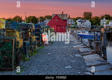 Erstes Licht am Motiv Nummer Eins - New England's Wahrzeichen von Bradley Wharf allgemein als Motiv Nummer Eins beim ersten Licht in Rockport, Massachusetts bekannt. Stockfoto