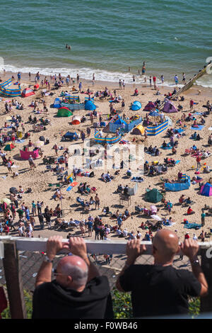 Bournemouth, UK. 21. August 2015. Besucher strömen in Bournemouth für das achte jährliche Bournemouth Air Festival.  Bildnachweis: Carolyn Jenkins/Alamy Live-Nachrichten Stockfoto