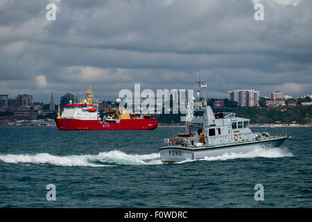 HMS Protector ist ein Royal Navy ice Patrol Schiff in Norwegen im Jahr 2001 gebaut. Wie MV Polarbjørn sie Betrieben unter Charta als polar Forschungseisbrecher Stockfoto