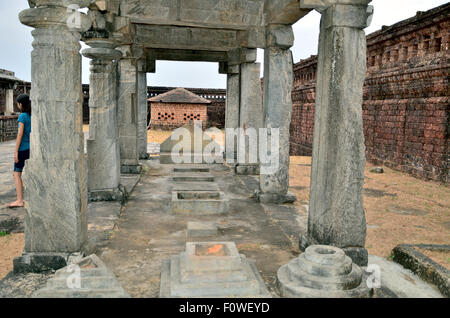 Stein-Struktur im Gomateshwara Anbau, Karkala Stockfoto