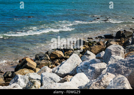 Steinen entlang der zerklüfteten Küste Pazifischer Ozean Stockfoto