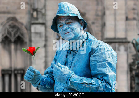 Nebojsa aus Serbien, Schauspieler, als Straße Statue in der Royal Mile, Edinburgh während das Fringe Festival, Schottland, UK Stockfoto