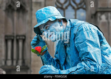 Nebojsa aus Serbien, Schauspieler, als Straße Statue in der Royal Mile, Edinburgh während das Fringe Festival, Schottland, UK Stockfoto