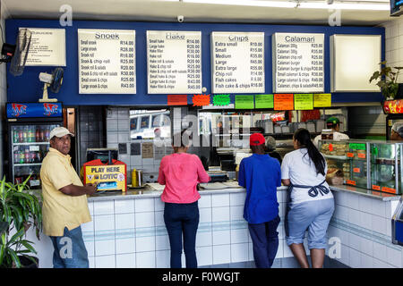 Kapstadt Südafrika, Woodstock, Victoria Road, Woodstock Fischerei, Fischmarkt, innen, Zähler, Kunden, Vitrine Verkauf, SAfri150311012 Stockfoto