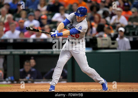 Houston, Texas, USA. 21. August 2015. Houston, TX, USA. 21. August 2015. Los Angeles Dodgers Designated Hitter Chase Utley (26) schwingt in einer Tonhöhe während der MLB Baseball Interleague Spiel zwischen der Houston Astros und die Los Angeles Dodgers von Minute Maid Park in Houston, Texas. Kredit-Bild: Erik Williams/Cal Sport Media. Bildnachweis: Csm/Alamy Live-Nachrichten Stockfoto