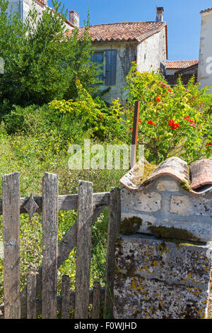 Altes französisches Dorf Gebäude, Genac, Poitiers Charente, Süd-west Frankreich Stockfoto