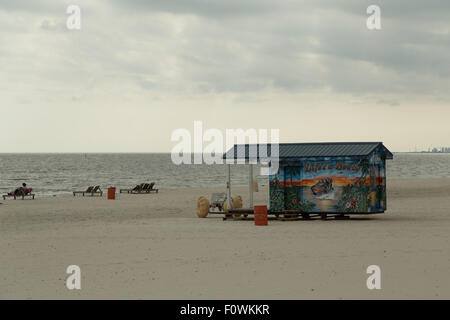 Ein Foto von Biloxi Beach auf den Mississippi Sound in Mississippi, USA. Die Stadt Biloxi ist eine Stadt im Harrison County, MS. Stockfoto