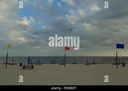 Ein Foto von Biloxi Beach auf den Mississippi Sound in Mississippi, USA. Die Stadt Biloxi ist eine Stadt im Harrison County, MS. Stockfoto