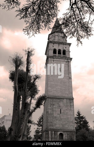 Kirche in der Dämmerung Stockfoto