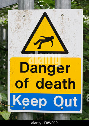 Zeichen oder Hinweis Gefahr von Tod zu halten, New Lanark, South Lanarkshire, Schottland, UK Stockfoto