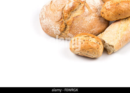 Komposition mit Brot, Brötchen und Gebäck isoliert auf weißem Hintergrund Stockfoto