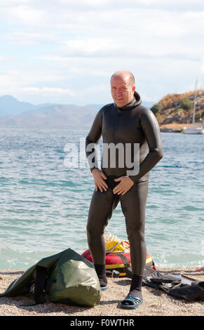 Ägäis, Insel Symi, Griechenland. 15. Oktober 2014. Freediver bereitet sich auf Tauchen, Ägäis, Insel Symi, Griechenland © Andrey Nekrassow/ZUMA Wire/ZUMAPRESS.com/Alamy Live-Nachrichten Stockfoto