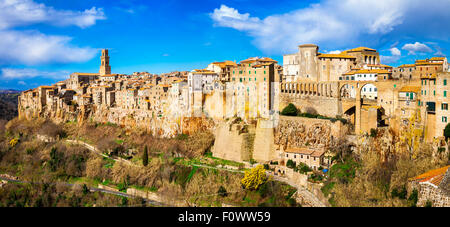 Beeindruckende Pitigilano - mittelalterliche Stadt in Tuff-Felsen in der Toskana, Italien Stockfoto