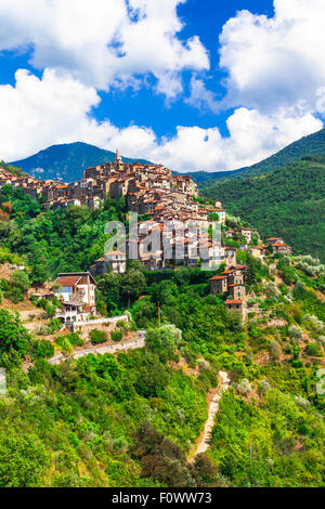 schöne Hügel Dorf Apricale - in Ligurien, Italien Stockfoto