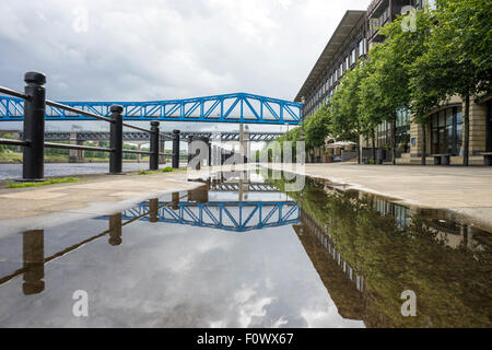Königin Elizabeth II-U-Bahn-Brücke.  Eisenbahnbrücke, die den Fluss Tyne zwischen Newcastle Upon Tyne & Gateshead erstreckt. Stockfoto
