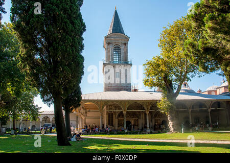 Istanbul, Türkei - 19. August 2015: Turm der Gerechtigkeit in den zweiten Hof des Topkapi-Palastes in Istanbul, Türkei. Es war die Stockfoto