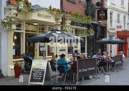 Herr Chippy, Fisch & Chips Restaurant mit Sitzgelegenheiten im Freien, York, North Yorkshire, England Stockfoto