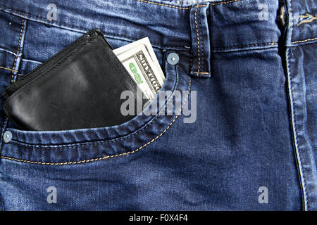 Brieftasche mit US-Dollar in der Tasche der jeans Stockfoto