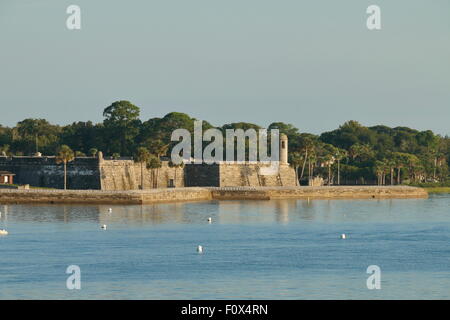 Castillo de San Marcos Nationaldenkmal, St. Augustine, Florida - Weitwinkelaufnahme der Südseite von Bridge of Lions. Stockfoto