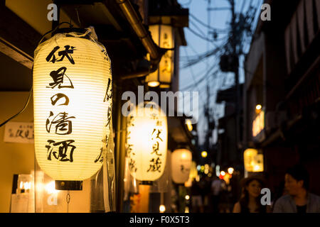 Laternen in lebhaft-Dori von Nacht, Gion, Kyoto, Japan Stockfoto