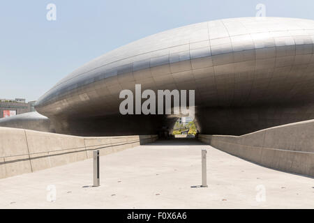 West-Gateway, Dongdaemun Design Plaza, Seoul, Südkorea. Stockfoto