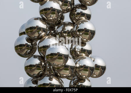 "Großer Baum und das Auge" Artwork von Anish Kapoor stehen im Garten Museums des Leeum Samsung Museum of Art, Seoul, Südkorea Stockfoto