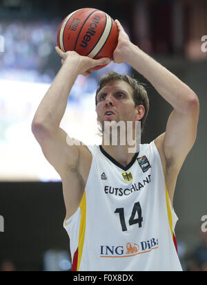 Hamburg, Deutschland. 21. August 2015. Deutschlands Dirk Nowitzki in Aktion während der Supercup-Basketball-match zwischen Deutschland und Lettland in Hamburg, Deutschland, 21. August 2015. Foto: AXEL HEIMKEN/Dpa/Alamy Live News Stockfoto