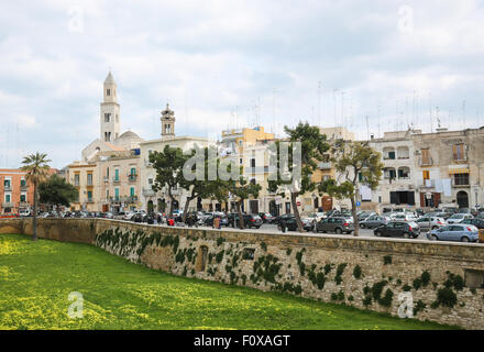 BARI, Italien - 16. März 2015: Blick auf das Zentrum von Bari, Italien, mit dem Turm der Kathedrale von Bari Stockfoto