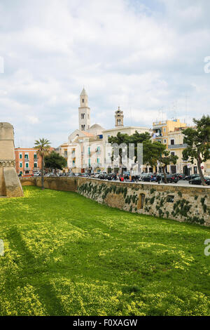 BARI, Italien - 16. März 2015: Blick auf das Zentrum von Bari, Italien, mit dem Turm der Kathedrale von Bari Stockfoto