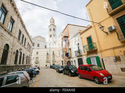 BARI, Italien - 16. März 2015: Blick auf das Zentrum von Bari, Italien, Bari Kathedrale Stockfoto