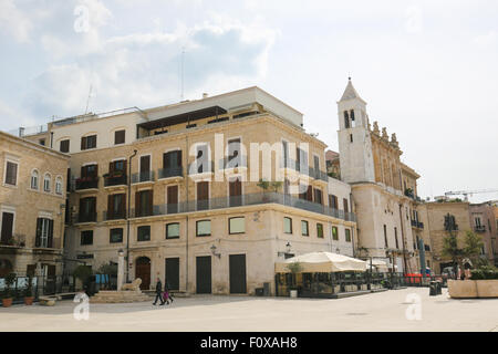 BARI, Italien - 16. März 2015: Blick auf die Piazza Ferrarese, der Hauptplatz im Zentrum von Bari, Italien Stockfoto