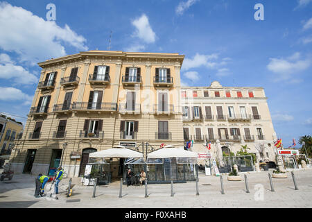 BARI, Italien - 16. März 2015: Blick auf die Piazza Ferrarese, der Hauptplatz im Zentrum von Bari, Italien Stockfoto