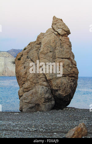 Petra Tou Romiou - Aphrodite Felsen am Abend, Bezirk Paphos, Zypern Stockfoto