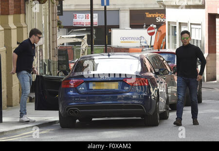 Coronation Street Sterne gesellen sich Familie und Freunde zum Vatertag Essen in Lawine Restaurant & Bar mit Manchester: Ryan Thomas Where: Manchester, Vereinigtes Königreich bei: 21. Juni 2015 Stockfoto