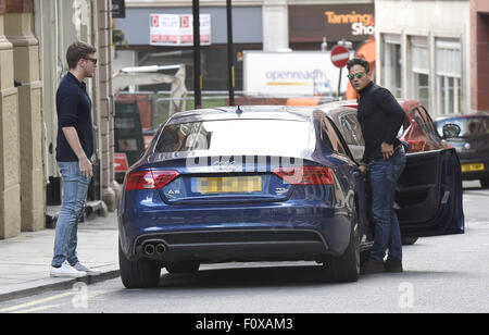 Coronation Street Sterne gesellen sich Familie und Freunde zum Vatertag Essen in Lawine Restaurant & Bar mit Manchester: Ryan Thomas Where: Manchester, Vereinigtes Königreich bei: 21. Juni 2015 Stockfoto