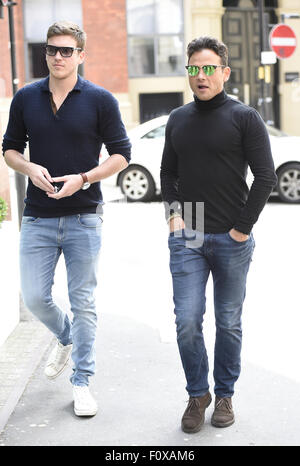 Coronation Street Sterne gesellen sich Familie und Freunde zum Vatertag Essen in Lawine Restaurant & Bar mit Manchester: Ryan Thomas Where: Manchester, Vereinigtes Königreich bei: 21. Juni 2015 Stockfoto