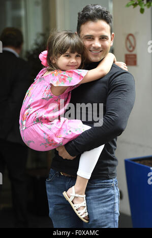 Coronation Street Sterne gesellen sich Familie und Freunde zum Vatertag Essen in Lawine Restaurant & Bar mit Manchester: Ryan Thomas Where: Manchester, Vereinigtes Königreich bei: 21. Juni 2015 Stockfoto