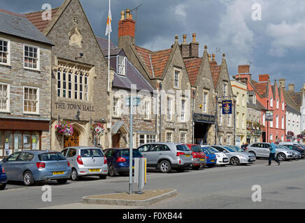 Die breite Hauptstraße von Chipping Sodbury, eine Marktstadt in Gloucestershire, England UK Stockfoto