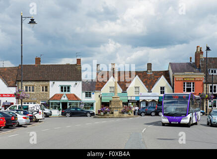 Die breite Hauptstraße von Chipping Sodbury, eine Marktstadt in Gloucestershire, England UK Stockfoto