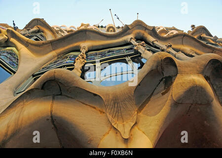 Die Fassade der Casa Battlo (Haus der Knochen), entworfen von Antoni Gaudi in Barcelona, Spanien Stockfoto