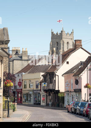 Suche entlang der Friar Street in Richtung zentrale Sudbury in Suffolk. Stockfoto