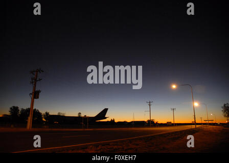 Sonnenaufgang über der Qantas Museum, Longreach, Queensland, Australien. Stockfoto