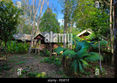 Die RIVERSIDE COTTAGES in KHO SOK sind ein idealer Ort zu bleiben, um Kho Sok Nationalpark - THAILAND Stockfoto