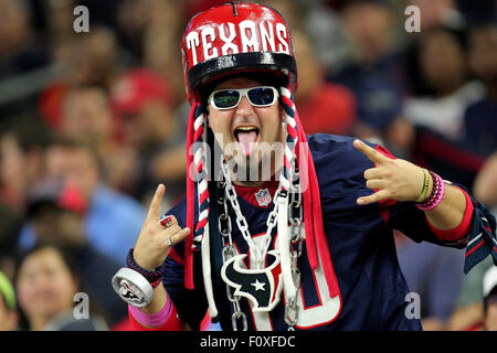 Houston, TX, USA. 22. August 2015. Houston Texans Fan jubelt über die Aktion während der NFL Vorsaison Spiel zwischen Houston Texans und die Denver Broncos von NRG-Stadion in Houston, TX. Kredit-Bild: Erik Williams/Cal Sport Media/Alamy Live News Stockfoto